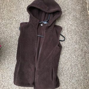 Uniqlo yarn vest with hood